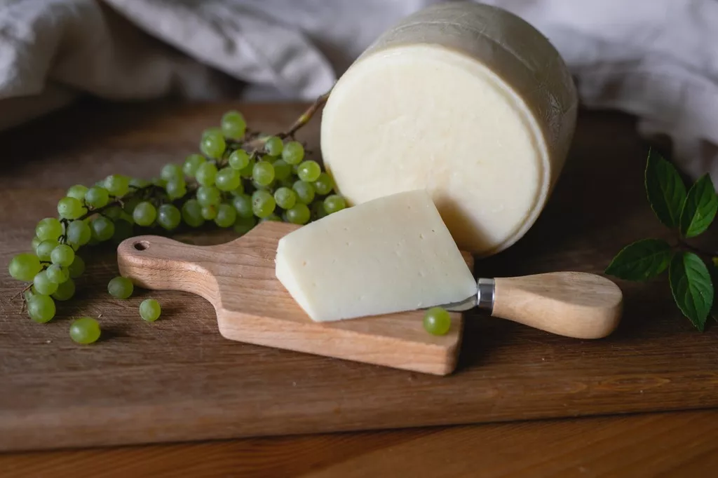фотография продукта Сыр швейцарский, советский, пармезан