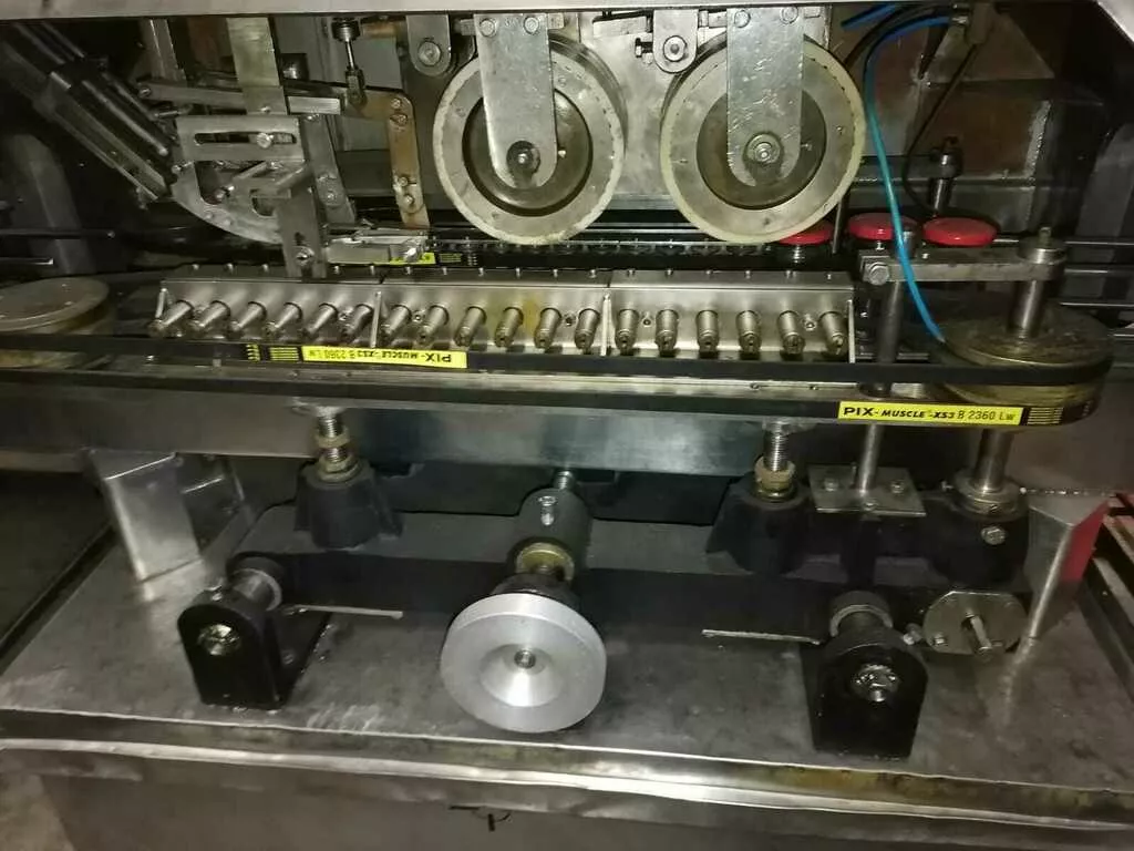 б/у вакуум укупорочная машина twist-off  в Санкт-Петербурге 3