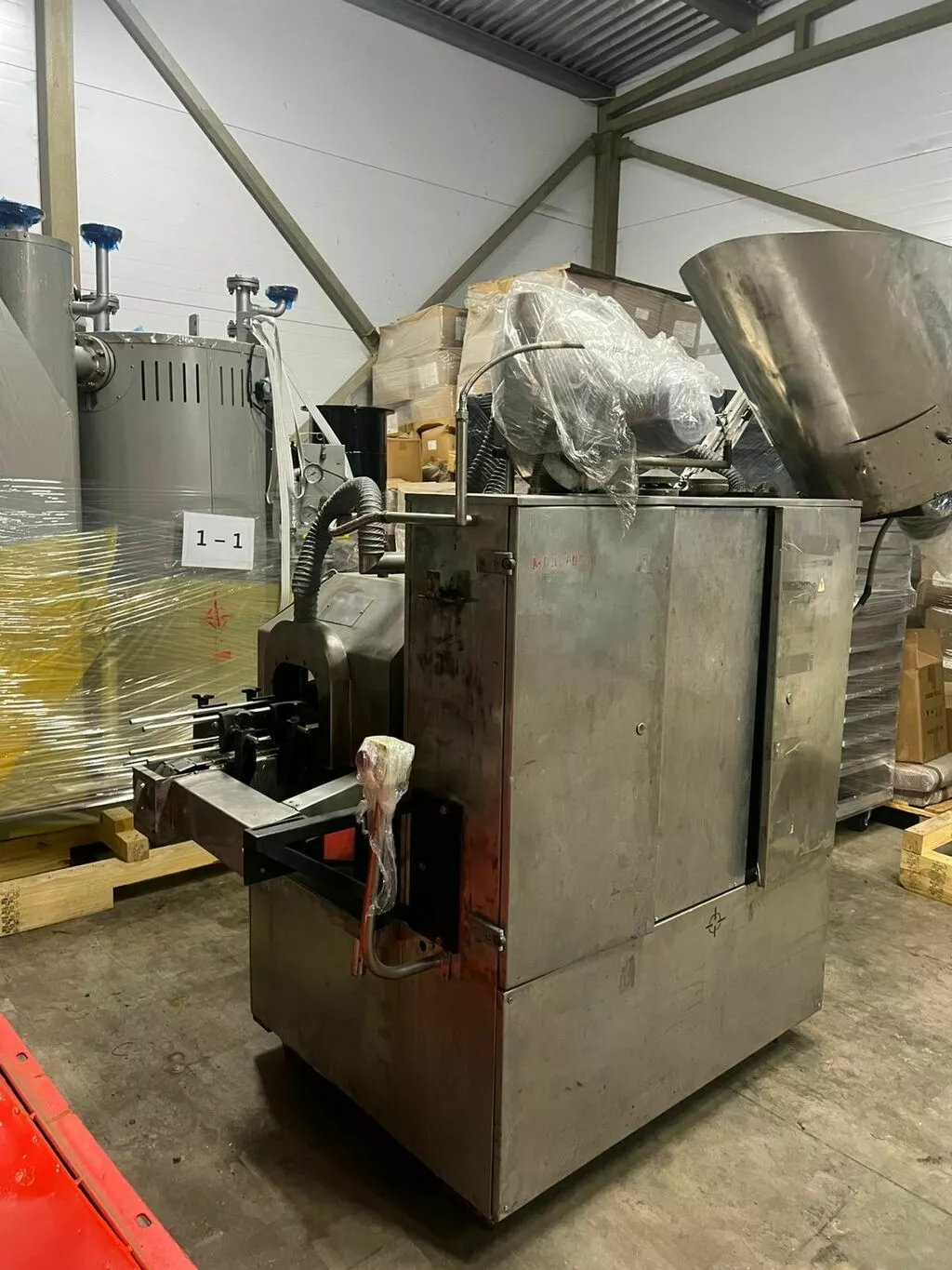 б/у вакуум укупорочная машина twist-off  в Санкт-Петербурге 2