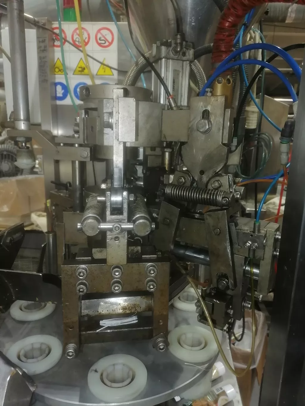 фотография продукта Б/у машину для наполнения туб axomatic 