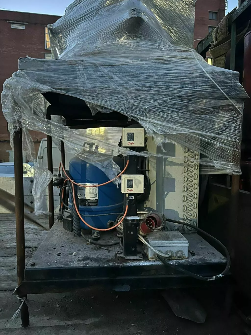 охладитель молока закрытого типа на 4000 в Санкт-Петербурге 2