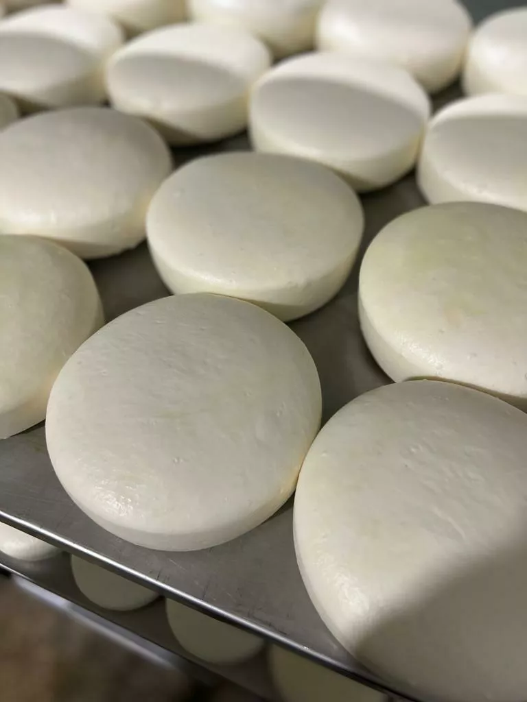 Фотография продукта Сыры сулугуни, имеретинский, копченные